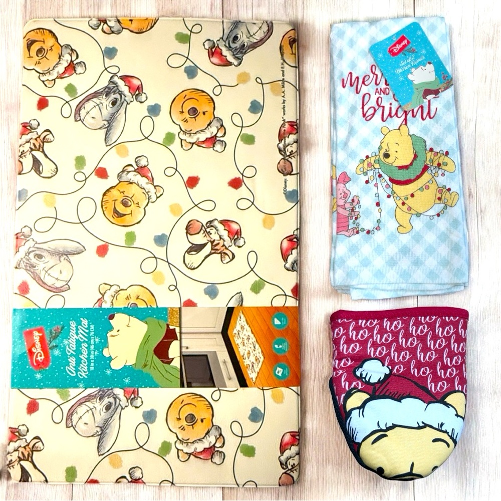 Disney Winnie the Pooh Kitchen bundle. 
Floor mat, oven mittens, kitchen napkins